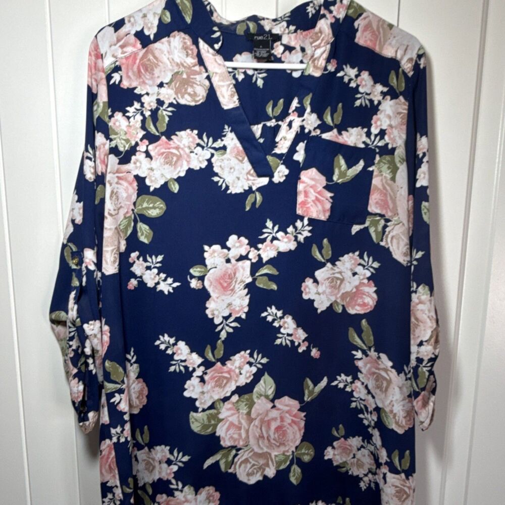 rue21 Navy Floral V-Neck Roll-Tab 3/4 Sleeve Tunic Blouse Polyester Size L